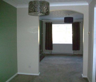 3 bedroom detached house to rent - Photo 2