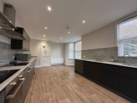 1 bedroom in a house share to rent - Photo 4