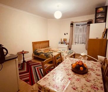 House share to rent - Photo 2