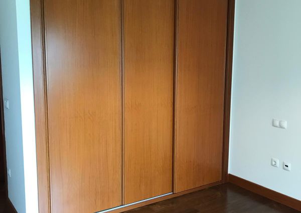 Apartamento T3 com ótimas áreas, junto ao C.C. Glicínias!