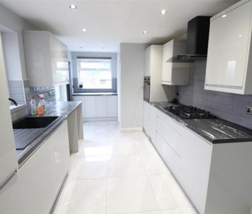 3 bedroom end of terrace house to rent - Photo 6