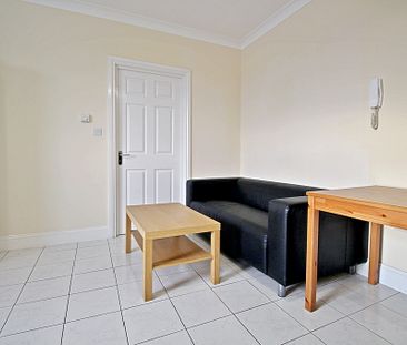 High Street, TW3, Hounslow - Photo 4