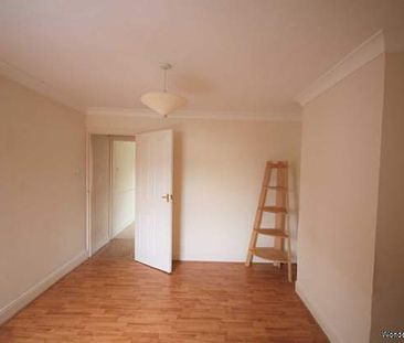 2 bedroom property to rent in Camberley - Photo 1