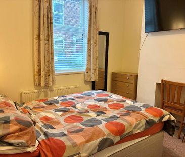 1 bedroom in a house share to rent - Photo 4