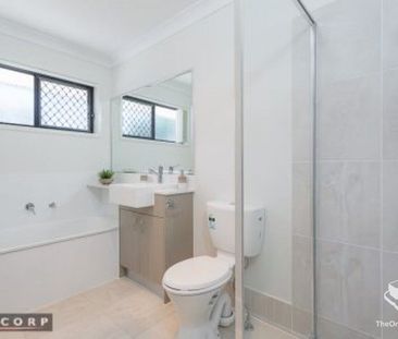 Lovely 3 Bedroom Townhouse in Quiet Complex - Photo 1