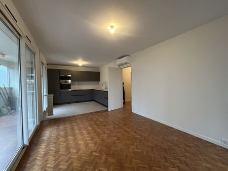 Location Appartement 4 pièces 77m² NICE 06200 - Photo 5