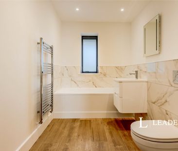 4 bedroom bungalow to rent Charlwood Road, Horley, Surrey, RH6 - Photo 6