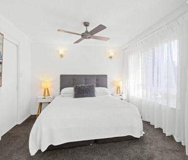 Ultimate Waterfront Living at Picnic Point - Fully Furnished 6, 9 o... - Photo 1