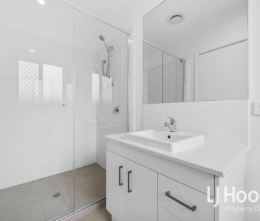 FULLY AIR CONDITIONED - SOLAR PANELS - PARTIALLY FURNISHED! - Photo 4