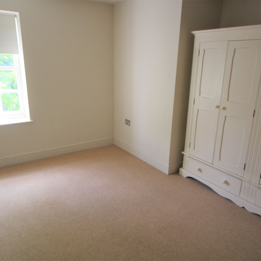 Sir Isaacs Walk, Colchester - Photo 1