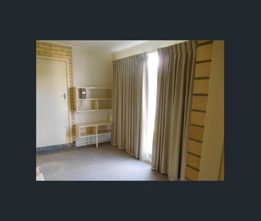 NEAT 2 BEDROOM UNIT IN PRIME LOCATION - Photo 3