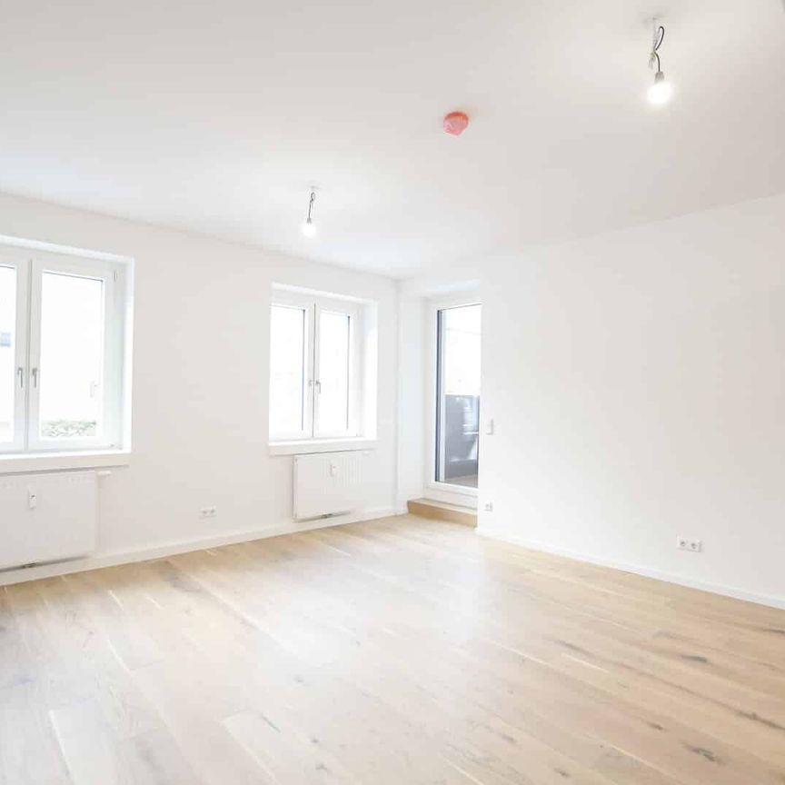 Erstbezug nach Sanierung: Schöne 2 Zimmer-Wohnung mit Loggia und Top-Anbindung - Photo 1