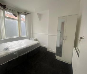 4 bedroom terraced house to rent - Photo 1