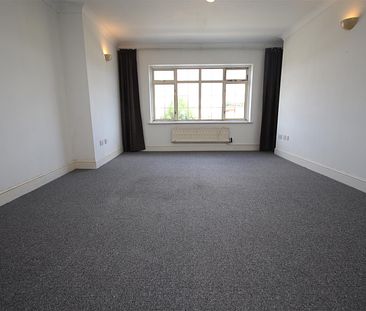 2 bedroom Apartment to let - Photo 3