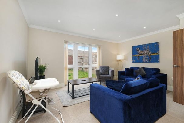 4 bedroom semi-detached house to rent - Photo 1