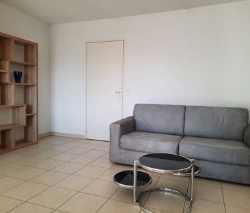 Location Appartement 3 pièces 76m² NIMES 30900 - Photo 2