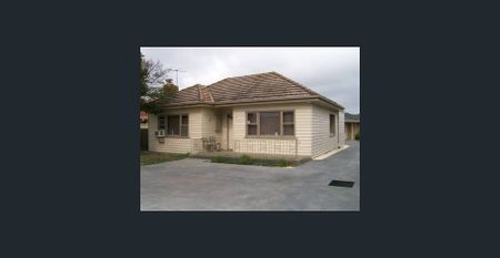 Stylish & Spacious 3-Bedroom Home in Prime Location - Photo 5