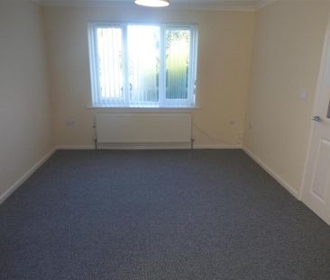 3 bedroom end of terrace house to rent - Photo 3