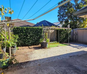 House 3 br, Ens & Bath close to shoppings & schools, 5 km to Adelai... - Photo 1