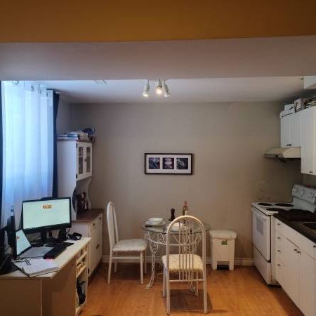 One bedroom for rent at Markham, It is available 28 Feb. - Photo 1