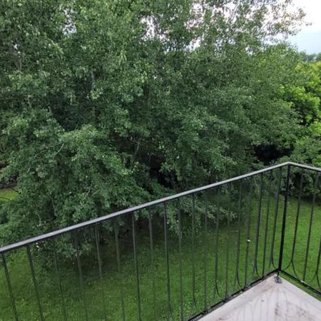 MAGNIFIQUE 5 1/2 - RÉNOVÉ - LIBRE IMMÉDIATEMENT - MOIS GRATUIT - Photo 3