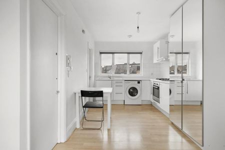 Studio to rent - Photo 2