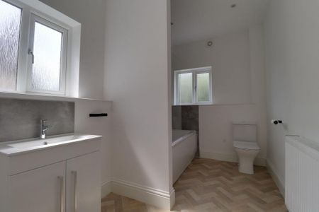 3 bedroom semi-detached house to rent - Photo 5