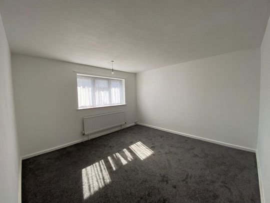3 bedroom end of terrace house to rent - Photo 1