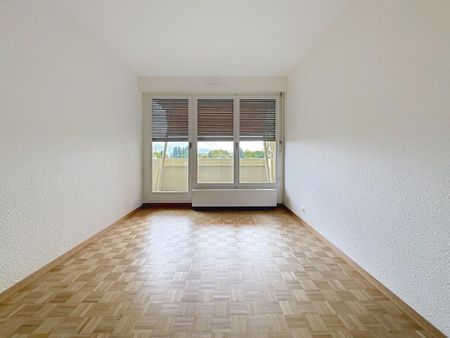 Appartement spacieux de 5 pièces, entièrement rénové, avec en sus un parking intérieur à CHF 200.- /mois. - Photo 5
