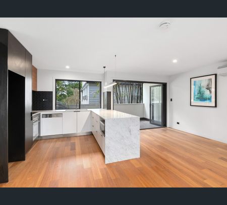 3/33 Knight Street, Greenslopes, Qld 4120 - Photo 3