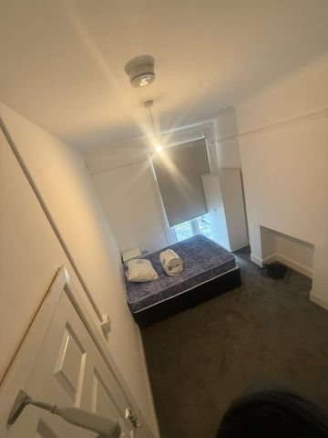 5 Bed Terraced House, Pershore Road, B29 - Photo 2