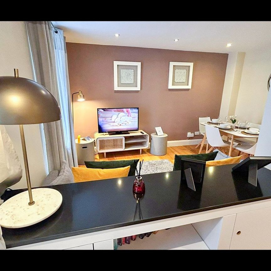 2 Bed Flat, Stoddart House, SW8 - Photo 1