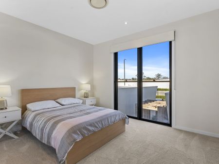 Spacious Family Home with Pool, Minutes from Royal Pines - Photo 5