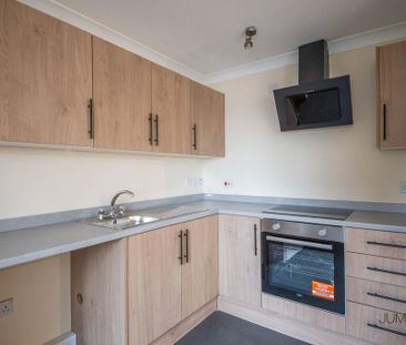 2 bedroom flat to rent - Photo 1
