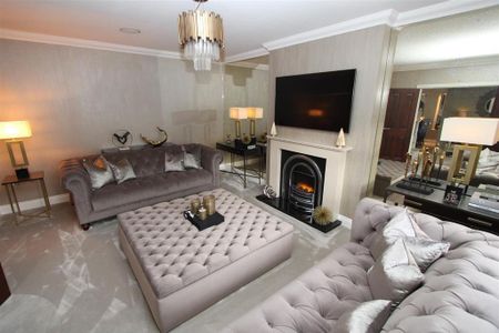 6 bedroom detached house to rent - Photo 2