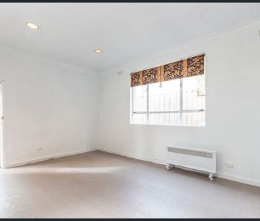 Glorious on Gisborne - Photo 1