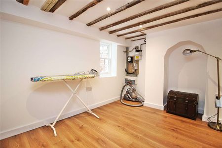 A beautiful Victorian cottage set across 3 floors, in the historical Roman city of St. Albans. Located approximately 0.2 miles from the town centre. - Photo 5