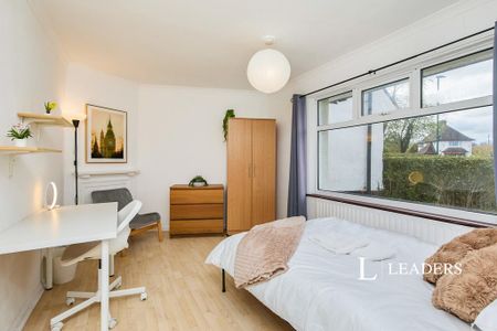 5 bedroom semi-detached house to rent - Photo 4