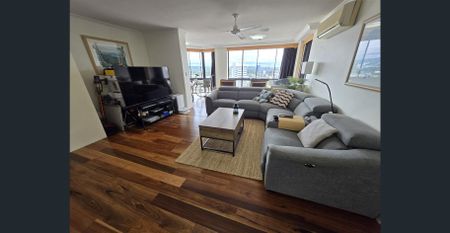 100 m2 3 bedroom Central Surfers Paradise unit - Photo 2