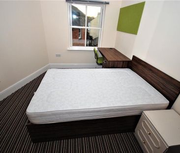 3 bedroom flat to rent - Photo 6