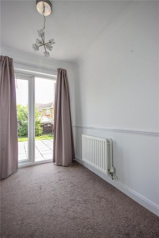 2 bedroom end of terrace house to rent - Photo 3