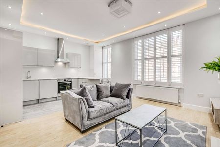A refurbished two bedroom flat in period building. - Photo 2