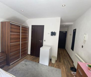 1 bedroom in a house share to rent - Photo 6