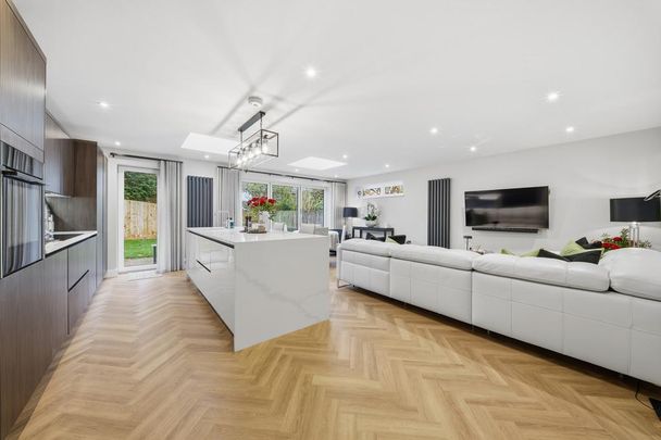 4 bedroom detached house to rent - Photo 1