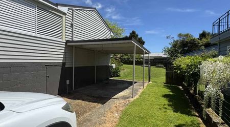 Spacious Family Living with Style and Comfort - Photo 4