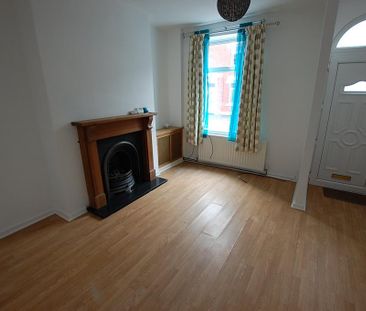 2 bedroom end of terrace house to rent - Photo 5