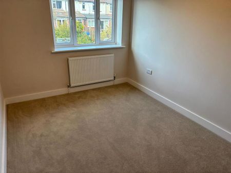 4 bedroom detached house to rent - Photo 2