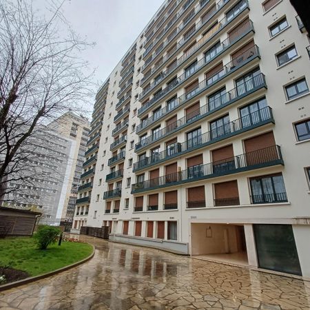 location Appartement T2 DE 47m² À PARIS 15 - Photo 3