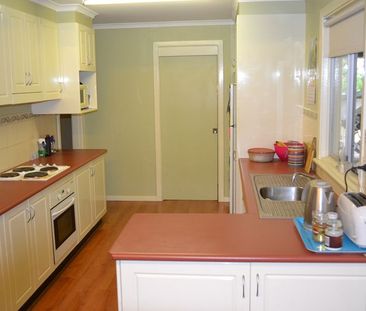 Tidy Family Home - Photo 2