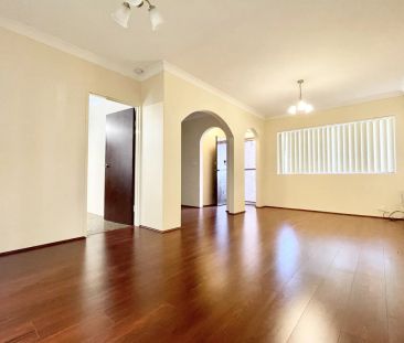 Three-bedroom townhouse in a prime Strathfield South location - Photo 2